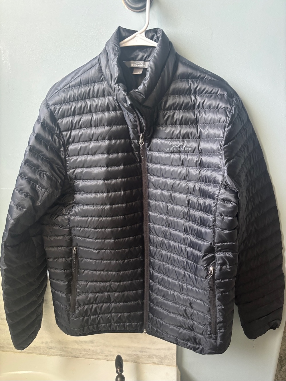 Eddie Bauer Men’s Black Down Puffer Jacket – Size M